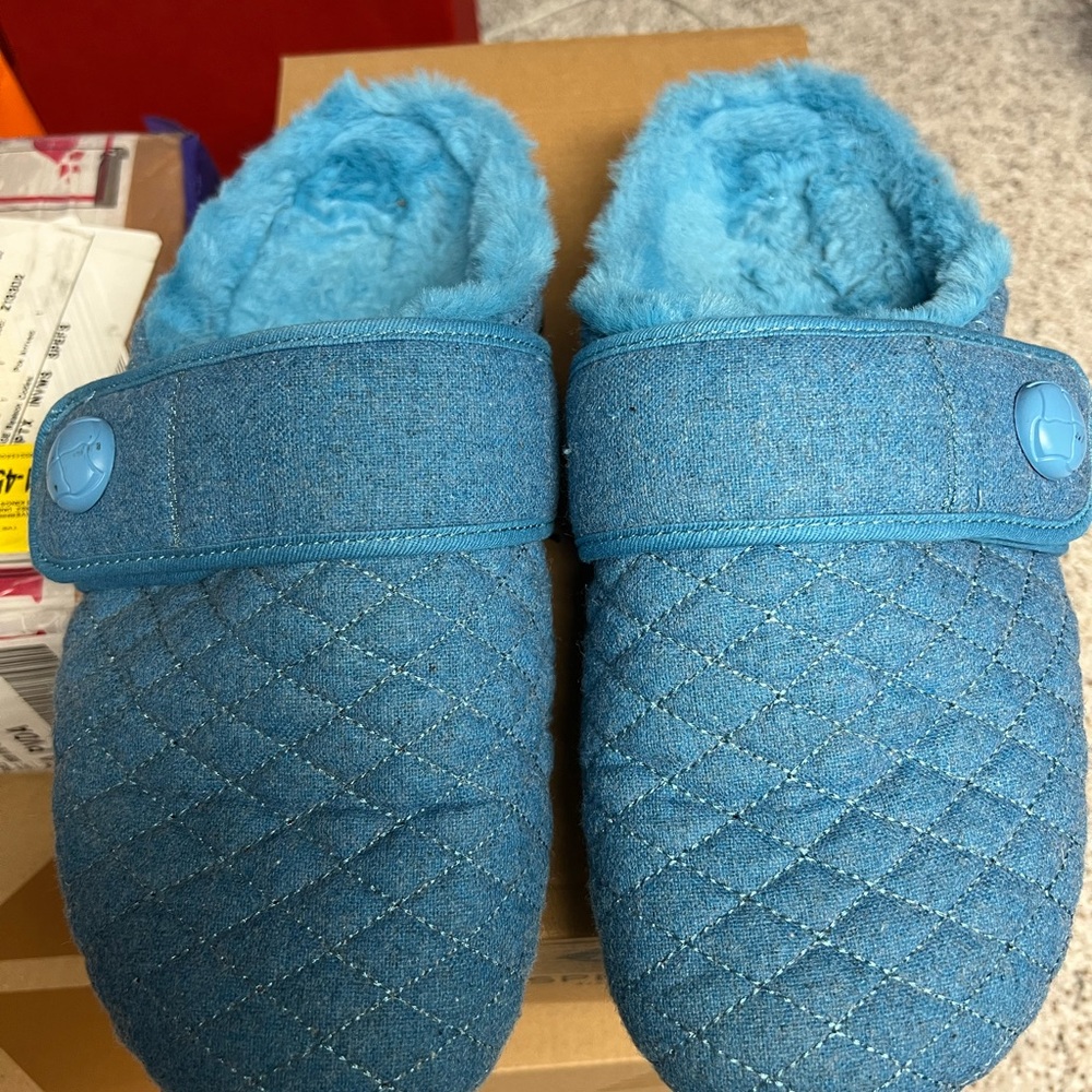 Vionic Blue Quilted Slippers